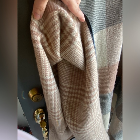 Liz Claiborne poncho EUC worn once reversible - Picture 4 of 5